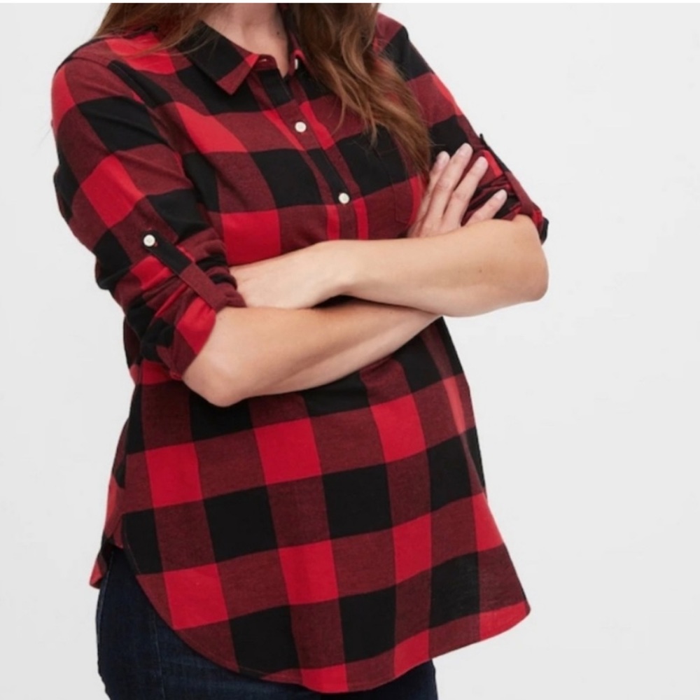 Buffalo check maternity top by Gap is in like new condition. Size Large